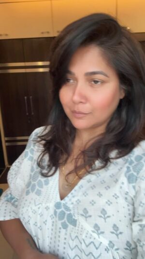 Narayani Shastri Instagram - Aise cartoon myjhe hi kyo milte hai 🙄