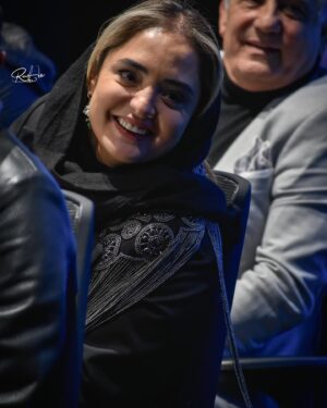 Narges Mohammadi Instagram - اکران فیلم دست تنها
ممنونم از طراح لباسم یلدای عزیزم برای طراحی این لباس زیبا 🌺♥️❤️ممنونم ازلیا  عزیزم