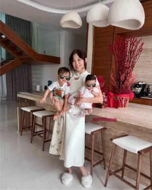 Natalia Ng Instagram - Every year got fish! 🎏 Literally…🤪 #twoundertwo 

Wishing everyone a fang-tastic 🐍 year filled with venom-ous laughter, zero hiss-fits, and enough s-s-s-style to make Medusa jealous 🥶 

All of us decked in CNY fits from @padini_my ❤️