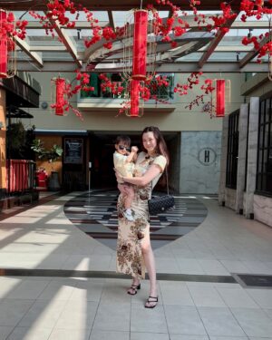Natalia Ng Instagram - Every year got fish! 🎏 Literally…🤪 #twoundertwo 

Wishing everyone a fang-tastic 🐍 year filled with venom-ous laughter, zero hiss-fits, and enough s-s-s-style to make Medusa jealous 🥶 

All of us decked in CNY fits from @padini_my ❤️