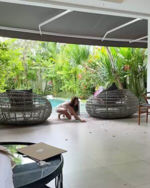 Natalia Ng Instagram - This one’s for life 🫶🏻 Truly a hens party to remember; especially when one has to pump & dump my 3 month old’s food source for 4 days straight 🤣 Just over 3litres of breastmilk as a measure of my love for our stunningly fabulous bride-to-be @leeyvonez 👰🏻‍♀️

Looking back at our friendship, we knew each other for probably half our lives now but I love how we grew circumstantially close over the years, solidifying our friendship even more through Covid. 

It was then that I had the real pleasure of knowing what an awesome (and unabashed) human being you are. As mentioned, witnessing your unique bond with each of your jimuis truly is a testament to your stellar character.

In our competitive industry, it’s not always easy to find close friends that can respect one another, give genuine support & keep it super real with each other and it’s so refreshing to have found this rare kinship with you. 

I love that despite our hectic & very misaligned life schedules, we somehow found the time to squeeze into each other’s lives keeping tabs on what’s going on. 

I especially love that we can somehow enjoy each other’s company in all sorts of situations, from our ad hoc and impressionable travels together, to a lot of (unique) late night activities—

And to now— a very impactful life event. It is with great love that I send you off most fittingly with a cheong hei captioned post— one I think you can appreciate because you are the biggest (hottest) Aunty I know.

May you enjoy marriage, motherhood, love, life & everything in between because you deserve it all and more 🥹 So happy you found that life long adventure you’ve been seeking for all this time, you adrenaline junkie! Love you @leeyvonnez 🫶🏻

PS, not even 100 carousel photo allowance could properly encapsulate this epic hens getaway (1000  and counting in our shared album 😅)