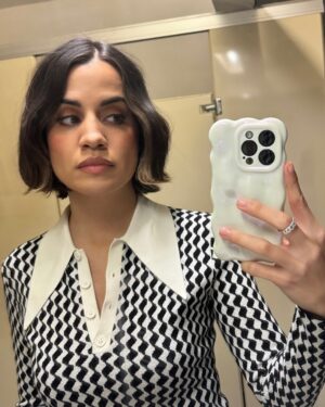 Natalie Morales Instagram - Doing some press for @mydeadfriendzoe and I felt like I needed a little bit of a change, yeah? 

Haircut and style by the best there is @jenelleno.5 
Wardrobe styling by my longtime collaborator and inspiration @kimmyerin 
Makeup by the awesome @nicoincognito !