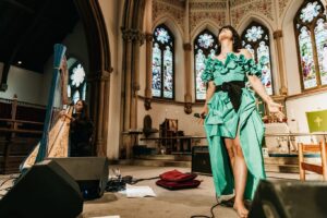 Natasha Khan Instagram - ‘The Dream of Delphi - Harp Visions’ began at this church performance I did with Lara Somogyi @laraharp, recreating songs from my album with her beautiful harp artistry.

The full collection of songs is coming this Friday 🕊️