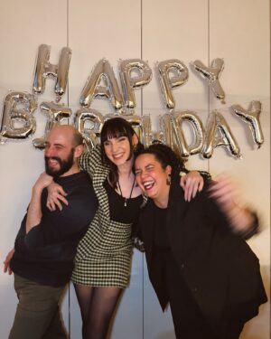 Nathalie Odzierejko Instagram - 40 ans et plus heureuse que jamais. Merci à mes ami.es de m’avoir organisé ce dîner surprise, j’ai beaucoup de chance de vous avoir✨ et merci à vous pour tout vos messages d’anniversaire 💕