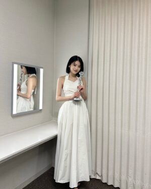Natsuki Deguchi Instagram - ヨコハマ映画祭
新人賞をいただきました。
このような賞をいただけて、とても光栄です。

これからも、精一杯頑張ります。

ありがとうございました🫧