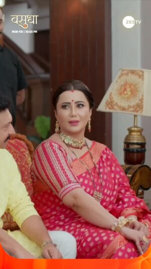 Nausheen Ali Sardar Instagram - Jitna sakht Chandrika ka mijaaz hai utna hi mazedaar Sarika ka andaaz hai! Comment '😂' aur dekhiye #Vasudha raat 10:00 baje, sirf #ZeeTV par.

#Chandrika #Sarika #ZeeTVReels 

@nausheenalisardar @officialminalbal