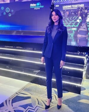 Naveen Waqar Instagram - Lahore, you cold bruhhh!
But I still love you 💋