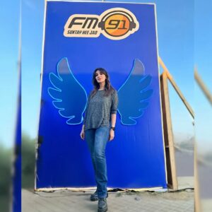 Naveen Waqar Instagram - Sunday check list: 
☑️hang at the radio booth with some of the coolest people I know
☑️ eat yummy food
☑️ play some awesome music. 
Yup. Life's good!
@fm91.official
.
.
.
.
#navinwaqar #sundayfunday