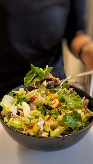 Naveen Waqar Instagram - How do you survive on a salad?
I eat this every day (I change it up a lot).
Clearly this salad is loaded with good fats, protein, the right kinda carbs and flavors. I take my salads seriously and here is my favorite one. Since a lot of you guys asked for the recipe I figured I make it for you. It’s pretty much about what you have in the fridge. Pick your favorite veggies, meats and carbs and toss it together. You can use any protein you like if you’re not fan of beef (chicken, soy, lentils). Sometimes I add broccoli to mix or even halloumi cheese instead of feta (or whatever you like). I don’t use sugary dressings coz that defeats the purpose so a little of lemon, salt and pepper and hot sauce is my go to for a spicy flavorful kick!
Plus it's a great way to get a lot of greens into your system.
.
.
#makeityourself #eatclean