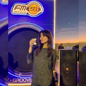 Naveen Waqar Instagram - Sunday check list: 
☑️hang at the radio booth with some of the coolest people I know
☑️ eat yummy food
☑️ play some awesome music. 
Yup. Life's good!
@fm91.official
.
.
.
.
#navinwaqar #sundayfunday