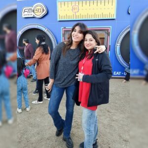 Naveen Waqar Instagram - Sunday check list: 
☑️hang at the radio booth with some of the coolest people I know
☑️ eat yummy food
☑️ play some awesome music. 
Yup. Life's good!
@fm91.official
.
.
.
.
#navinwaqar #sundayfunday