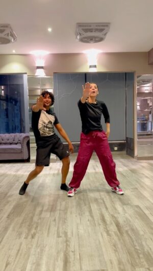 Naveen Waqar Instagram - Cardio-ing with @zahid_hussainchoreographer ! I’ll pick this over a treadmill any day. Keeping up with him is tough but super fun. We dance, we laugh and we burn a whole lot of calories!
.
.
.
.
#navinwaqar #actress #dancelikenooneiswatching #instagram