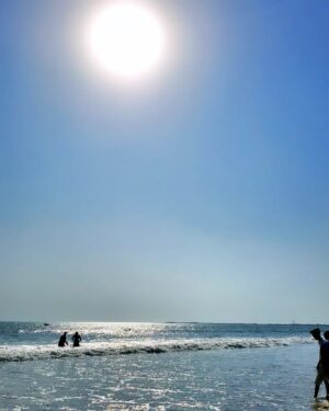 Naveen Waqar Instagram - Whaddupp beachesss!
.
.
.
.
#navinwaqar #beachlife #lifestyle #pakistan #dubai