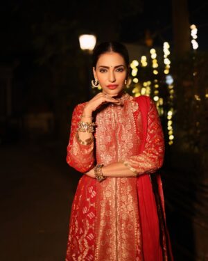 Navina Bole Instagram - Your green flag wrapped in red!!🚩🚩❣️❣️💚😈😎 #swipe
.
.
📸 Capture by : @the_pixeleyes
💃 TV Actress : @navina_005
💄 Makeup & Hairs : @krupall_gami
🥻Styled By : @style_deintrepide
👗@zarijaipur
Jewellery : @
📍: @

.
.
(Shot on Canon)
.

#fashion #beauty #style #fashionphotography #fashionart #beautyportraits #highfashion #streetwearfashion #styleinspiration #rohitkamblephotography #the_pixeleyes  #fashioneditorial #portraitphotography #navina #navinabole