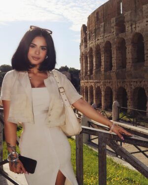 Navpreet Banga Instagram - Italy vlogs coming soon 🇮🇹🌼❤️