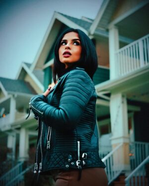Navpreet Banga Instagram - I understand that the battle is not against anyone else, but with one’s own mind. But does anyone wonder why our own mind is always speaking against us? …….#MannJeetayJagJeet 🙏🏻 

📸: @_vishal_712 

#photogrid #photoshoot #photooftheday #justthoughts #mindovermatter #Vancouver #vancouverartists #vancouverphotographer #Vancouverphotography