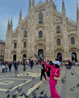 Navpreet Banga Instagram - Andrà tutto bene… 🇮🇹 🕊️🕊️ 

{ everything will be fine } 

#italytravels #travel #italy #cityoflove ❤️💜💗💖🇮🇹💕🥰 @coach