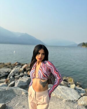 Navpreet Banga Instagram - ✨Shine 🌟✨It's your golden hour 💛🎶