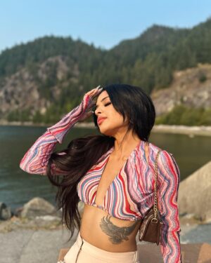 Navpreet Banga Instagram - ✨Shine 🌟✨It's your golden hour 💛🎶
