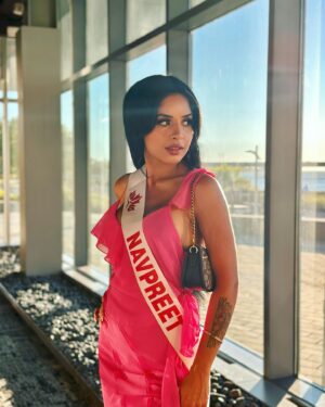 Navpreet Banga Instagram - pageant baby 💓💓 @missuniversecanada 

Download the @missuniversecanada app and vote “NAVPREET KAUR BANGA” 💖🙏🏻🍁 

#missuniverse #missuniverseCanada #WMK #welcomegala #beautyqueen #Waheguru 😇🙏🏻💖