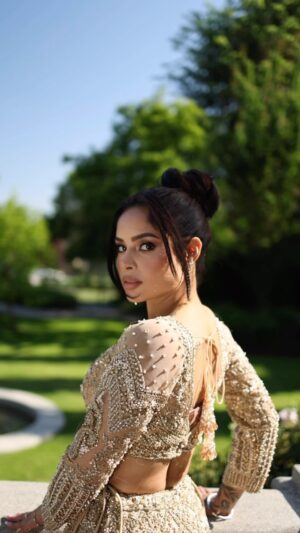 Navpreet Banga Instagram - She said I’m not your Queen I’m a Dictator 🔥. . . 

Outfit: @lux.bridal_ 
Photography/Videography: @jdbrarphotography 
Makeup & Hair: @beautycall 

#luxbridal #vancouverphotography #indianreception