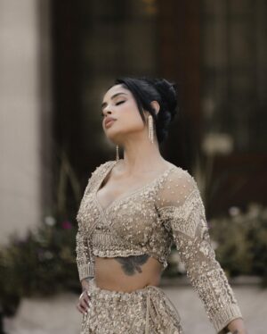 Navpreet Banga Instagram - Never missing an opportunity to dress like a Princess 👸🏻 

Glam : @beautycall 💓

Shots 📸: @jdbrarphotography 

Dress : @lux.bridal_ 👗 

#indianbridal #luxbridal #surreybc #vancouverbc #weddingphotography #indianwedding #receptionlook #indianreception #lehenga #indianlehenga