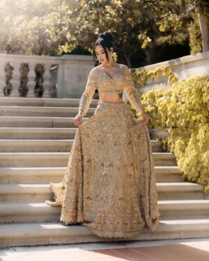 Navpreet Banga Instagram - Never missing an opportunity to dress like a Princess 👸🏻 

Glam : @beautycall 💓

Shots 📸: @jdbrarphotography 

Dress : @lux.bridal_ 👗 

#indianbridal #luxbridal #surreybc #vancouverbc #weddingphotography #indianwedding #receptionlook #indianreception #lehenga #indianlehenga