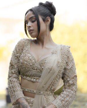 Navpreet Banga Instagram - Never missing an opportunity to dress like a Princess 👸🏻 

Glam : @beautycall 💓

Shots 📸: @jdbrarphotography 

Dress : @lux.bridal_ 👗 

#indianbridal #luxbridal #surreybc #vancouverbc #weddingphotography #indianwedding #receptionlook #indianreception #lehenga #indianlehenga