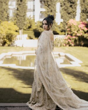 Navpreet Banga Instagram - Never missing an opportunity to dress like a Princess 👸🏻 

Glam : @beautycall 💓

Shots 📸: @jdbrarphotography 

Dress : @lux.bridal_ 👗 

#indianbridal #luxbridal #surreybc #vancouverbc #weddingphotography #indianwedding #receptionlook #indianreception #lehenga #indianlehenga