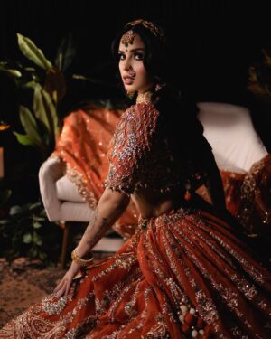 Navpreet Banga Instagram - “Elegance is the only beauty that never fades” -Audrey Hepburn

_____________________

Outfit and Jewellery: @lux.bridal_ 
Photography : @jdbrarphotography 
HMUA: @pristineallurestudio 
Decor: @saphhireeventdesign

Been patiently waiting to share this photoshoot with you for monthsss. Stay tuned for absolute fire 🥰🔥🔥🔥🔥 Shout out to @lux.bridal_ and @pristineallurestudio for making it a heart warming experience 🫶🏼🤍

#bridallehenga #newcollection #indianwedding #indianweddingdress #bride #desiweddings #sikhwedding #reels #weddinginspiration #goldlehenga #vancouverweddings #reception #desibride #bridalmakeup #makeupartist #wedmegood #destinationsedding #bridal #vouge