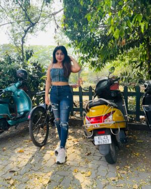 Nayana Elza Instagram - 🌻
.
.
.
.
.
.
.
.
.
.
#random #picoftheday #nayanaelza #denim #styleoftheday #instafashion #instaphoto