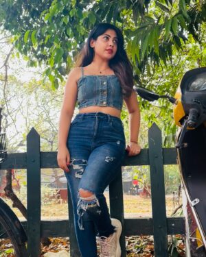Nayana Elza Instagram - 🌻
.
.
.
.
.
.
.
.
.
.
#random #picoftheday #nayanaelza #denim #styleoftheday #instafashion #instaphoto