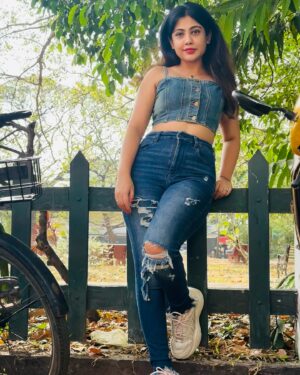 Nayana Elza Instagram - 🌻
.
.
.
.
.
.
.
.
.
.
#random #picoftheday #nayanaelza #denim #styleoftheday #instafashion #instaphoto