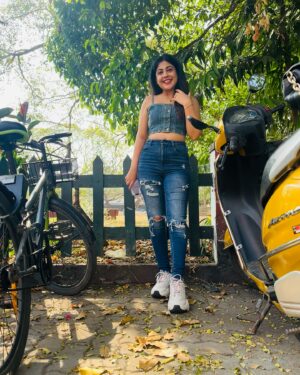 Nayana Elza Instagram - 🌻
.
.
.
.
.
.
.
.
.
.
#random #picoftheday #nayanaelza #denim #styleoftheday #instafashion #instaphoto