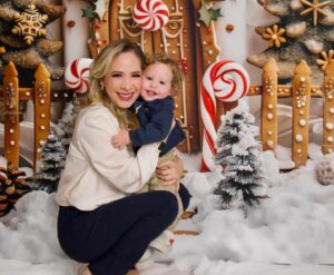 Naydelin Navarrete Instagram - Feliz navidad 🌲🎉

Les deseamos familia Anguiano Navarrete

Nuestras fotos hermosas 📸 @cielocardonastudio