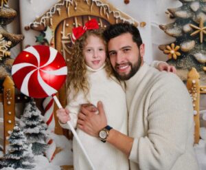 Naydelin Navarrete Instagram - Feliz navidad 🌲🎉

Les deseamos familia Anguiano Navarrete

Nuestras fotos hermosas 📸 @cielocardonastudio