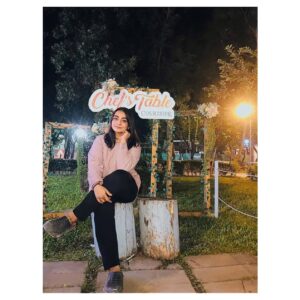 Nazia Haque Orsha Instagram - Just a modern girl with an old school heart🌷