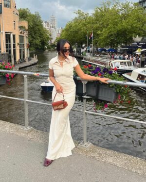 Neeha Riyaz Instagram - Amsterdam canals and tulips 🌷🚣✨🇳🇱

#explore #amsterdam #tulip #canals #netherlands #traveltheworld #travelblogger #fashion