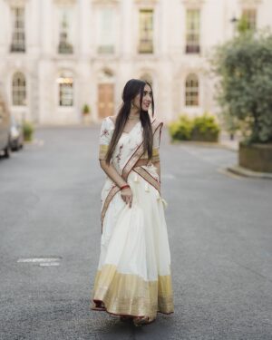 Neeha Riyaz Instagram - My favourite season of the year is coming..🌼🌻

Wearing: @t.g_designs_ 
Mua and photos by: @muminamanulla 
Jewellery : @emin_thahar_official 

#onam #onamlook #fashion #fashionstyle #fashionblogger #london #traditional #traditionalattire #fashionblogger #beauty #explore #