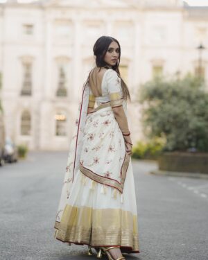 Neeha Riyaz Instagram - My favourite season of the year is coming..🌼🌻

Wearing: @t.g_designs_ 
Mua and photos by: @muminamanulla 
Jewellery : @emin_thahar_official 

#onam #onamlook #fashion #fashionstyle #fashionblogger #london #traditional #traditionalattire #fashionblogger #beauty #explore #