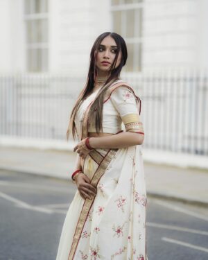 Neeha Riyaz Instagram - My favourite season of the year is coming..🌼🌻

Wearing: @t.g_designs_ 
Mua and photos by: @muminamanulla 
Jewellery : @emin_thahar_official 

#onam #onamlook #fashion #fashionstyle #fashionblogger #london #traditional #traditionalattire #fashionblogger #beauty #explore #