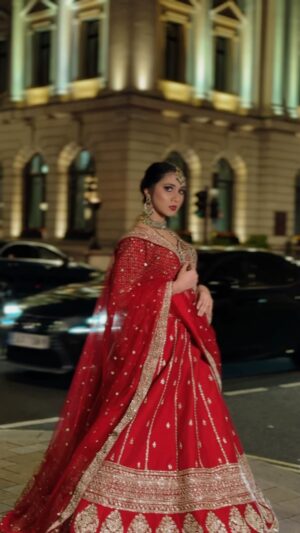 Neeha Riyaz Instagram - Are any upcoming 2025 brides here..?👀👰 

Bridal shoot for @crystallondonbridalstudio 
Mua: @mehwishmuaofficial 

Bridal lehenga, Pakistani brides, London shoot, bridal campaign, bridal shoot, brides to be, bridal outfit ideas

#explore #london #pakisthanibride #contentcreator #fashion #bride #bridalshoot #styleblogger #styleinspo #weddinglehenga #bridaloutfitideas #uk #pakisthani #indian #trending