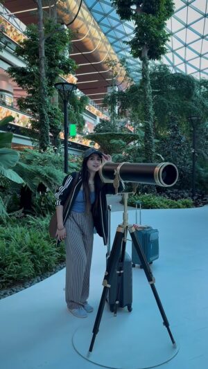 Neeha Riyaz Instagram - Qatar airport 🇶🇦✨🤌

#qatar #qatarairways #contentcreator #qatarairport #trendingreels #trending #explore #fashion #exploreqatar #london #travelblogger #traveler #hamad #hamadinternationalairport #fashionblogger