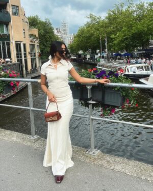 Neeha Riyaz Instagram - Amsterdam canals and tulips 🌷🚣✨🇳🇱

#explore #amsterdam #tulip #canals #netherlands #traveltheworld #travelblogger #fashion