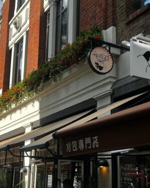Neeha Riyaz Instagram - “I had a fine dining experience at  @hopperslondon. A must-have Sri Lankan 🇱🇰South Asian food. I must say it was the best food I’ve had so far. I tried their tasting menu with both non-veg and veg options.”

#london #foodporn #contentcreator #foodreview #uk #hopperslondon #ukfood #londonfoodblogger #foodexplorer #explore