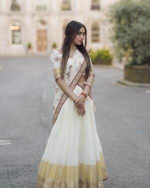 Neeha Riyaz Instagram - My favourite season of the year is coming..🌼🌻

Wearing: @t.g_designs_ 
Mua and photos by: @muminamanulla 
Jewellery : @emin_thahar_official 

#onam #onamlook #fashion #fashionstyle #fashionblogger #london #traditional #traditionalattire #fashionblogger #beauty #explore #