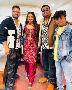 Neelam Giri Instagram - New Movie 🎥 🪇🎺🥁shoot started ,feeling Glad and blessed 😍Thank you to @khesari_yadav Sir 🙏🏻 for this beautiful Movie and Also to the Entire Team❤️🙏🏻
@parag.patil.style.cinemaa Sir Manoj Narayan Sir @awdheshmishraofficial Sir @maheshacharya0123 @rakeshrprince indrajeet skumar