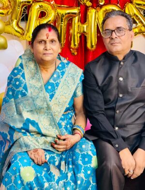 Neelam Giri Instagram - Thank you mummy daddy 😍❤️ for having you in my life 😘 love you bohut sara ❤️❤️ love my family