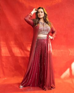 Actress Neelam Kothari HD Photos and Wallpapers February 2025