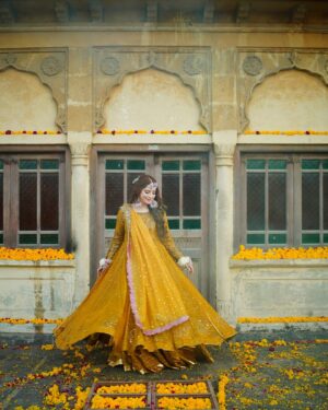 Neelam Muneer Instagram - So here it begins - Wanted an intimate Mayoun Night for myself!🌼

All the wedding festivities have just started.⭐️

MUA: @sanasarahssalon 
Outfit: @harisshakeelofficial 
Photo: @abdulsamadzia 
Jewellery: @theroyalflorist.shop 
Styling: @stylebywardakayani